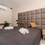Marina 38 4*