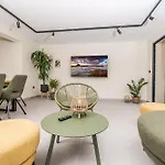 Marina 38 4*